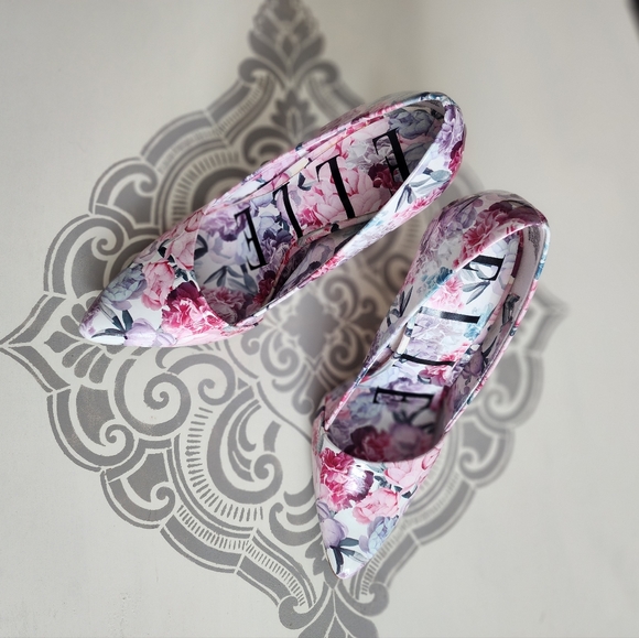 Elle Floral Pumps, Size 8.5, Very Gently Used - Picture 5 of 10
